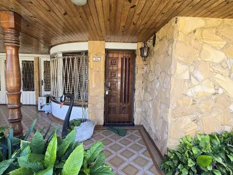 Casa en Venta con 3 cocheras