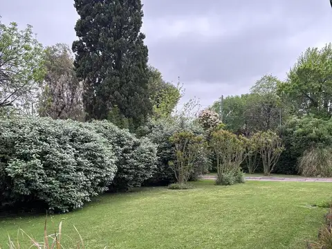 Casa en Las Lomas-Jockey a Valor Terreno  
