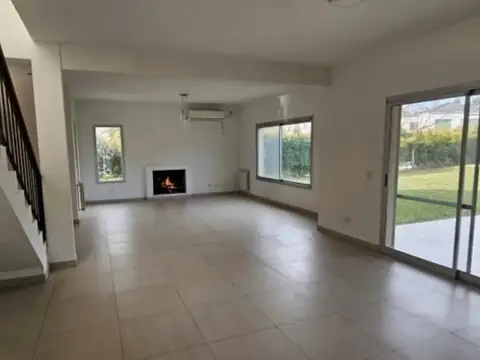 Casa en Alquiler de 4 dormitorios