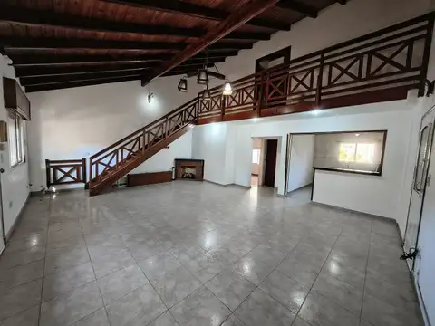 Casa 5 ambientes con 2 baños