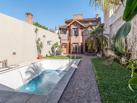 Venta|Casa 6 amb c/jardín, pileta, parrilla y cochera|Coghlan