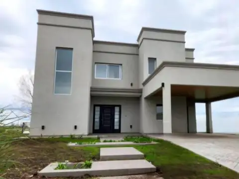 Casa en venta - 3 Dormitorios 4 Baños - Cocheras - 700Mts2 - El Rebenque, Presidente Perón, Guernica