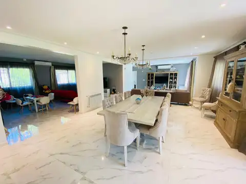 Casa en Venta en Barrio Parque Leloir, USD 1.500.000