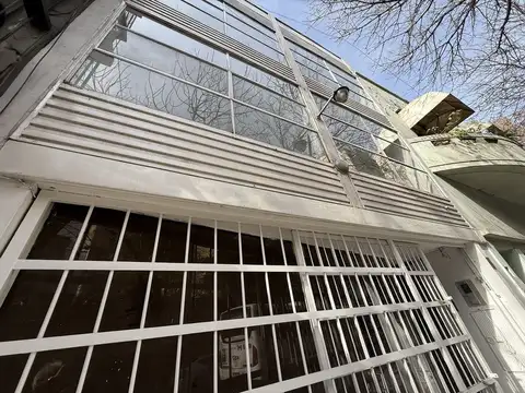 Oficina 9 ambientes con 3 baños