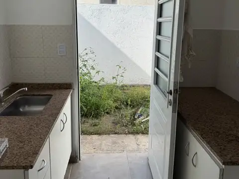 Depto Tipo Casa 4 ambientes con 2 baños