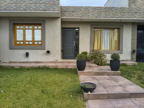 CASA EN VENTA- BARRIO RINCON DE MITRE
