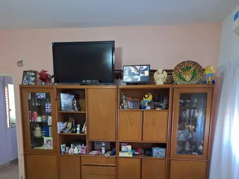 VENTA CASA  (P. H. ) IDEAL DOS FAMILIAS    USO PROFESIONAL   O INVERSIÓN  VILLA BALLESTER . GRAL SAN MARTIN  . BS.A.S