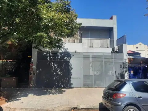 CASA - 2 Plantas-Jardin-Pileta-Garage