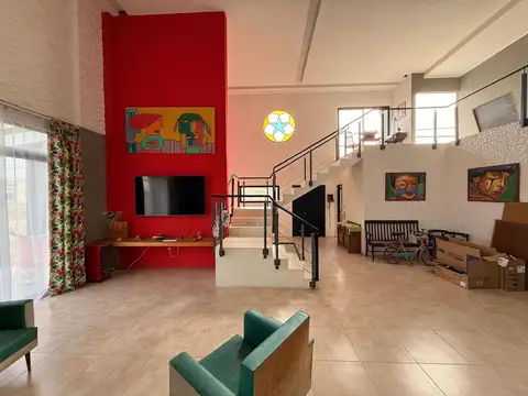 Casa en Venta con 2 cocheras