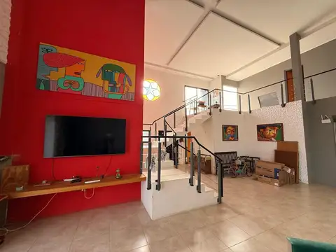 Casa 7 ambientes con 5 baños
