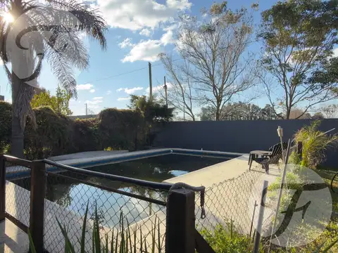 Casa en Venta con 2 cocheras