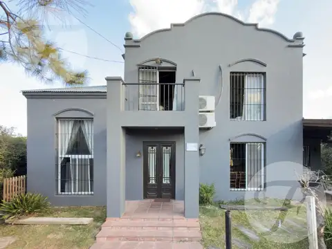 Excelente Casa I Lote de 800 m² con Piscina y 4 Dormitorios | Calefacción Central | Apta Crédito