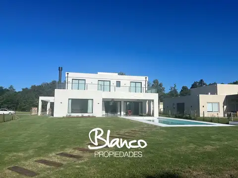 Casa  en Venta en Medal CC, Pilar, G.B.A. Zona Norte