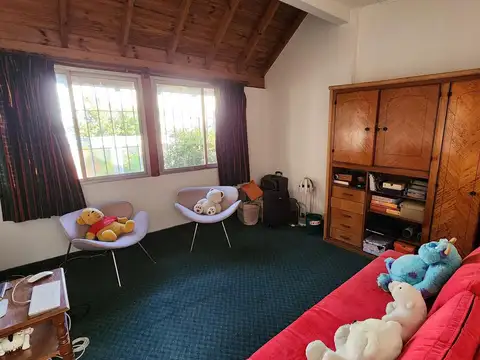 Casa 6 ambientes con 2 baños