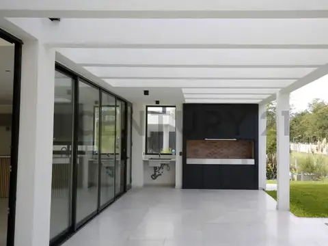 Casa en venta a estrenar en Greenville Polo Resort en Berazategui
