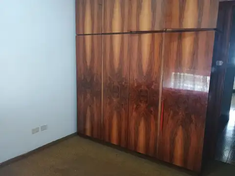 Departamento 4 ambientes, galpón y taller, montacargas