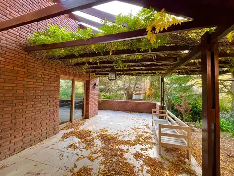 Casa 6 ambientes con 3 baños