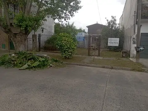 Lote 10x29 con Casa a demoler en Quilmes