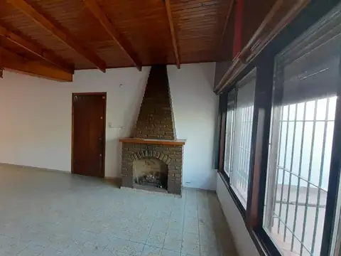 Casa de 3 ambientes y medio Villa Tesei Hurlingham