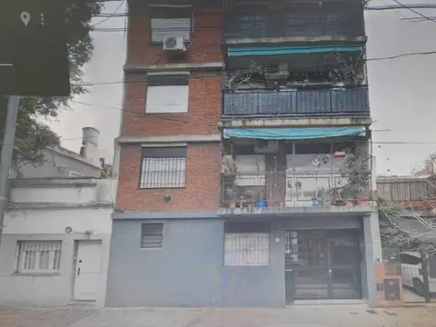 DEPTO 3 AMB P.BAJA CON PATIO Y JARDIN IMPECABLE ESTADO