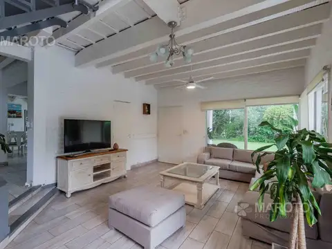 Casa 7 ambientes con 2 baños