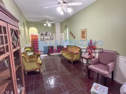 CASA ESTILO COLONIAL SOBRE LOTE PROPIO - VILLA DEVOTO