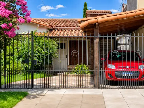 Castelar Norte - Venta - Casa en Block 3 + 3 + 2 Ambientes
