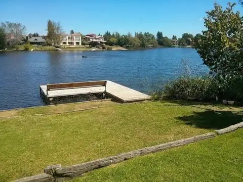 Casa en Venta con 3 cocheras