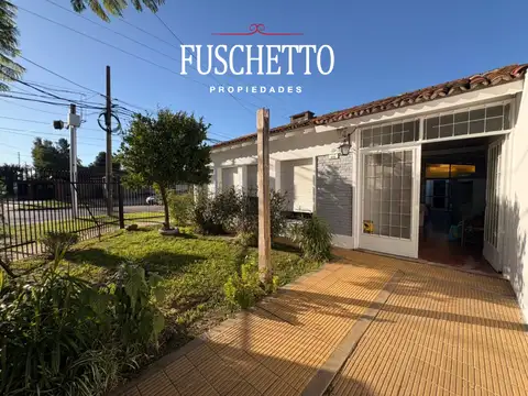 Barrio Gutierrez (Colón 406) Chalet 4 amb. 3 dorm. Garage o quincho. Baño y 2 Toilletes. Parrilla. Lote 233 m2.