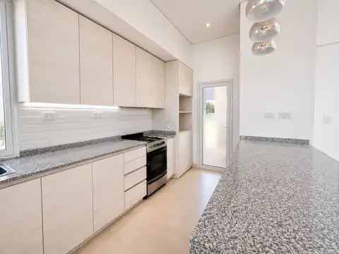 Casa en Alquiler en San Sebastián, USD 1.250