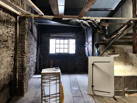 DEPÓSITO / GALPÓN EN ALQUILER – APROX. 100 m² ESTANISLAO ZEBALLOS 721 – AVELLANEDA