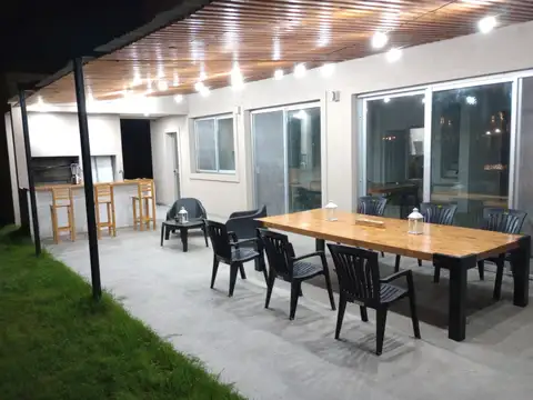 Alquiler Temporal/ Anual   Casa a la Laguna San Sebastian - Pilar - GBA Norte