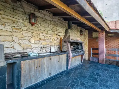 Casa 7 ambientes-4 dormis-Quincho-Cochera-Patio-Terraza-Dependencia (Floresta-Velez Sarsfield)