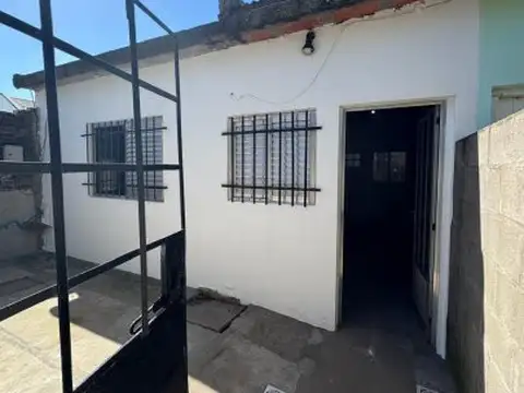 ALQUILER CASA INTERNA: GENARO ROLDÁN 864 - SAN LORENZO