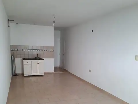 Depto Monoambiente en 2º Piso. Villa Tesei