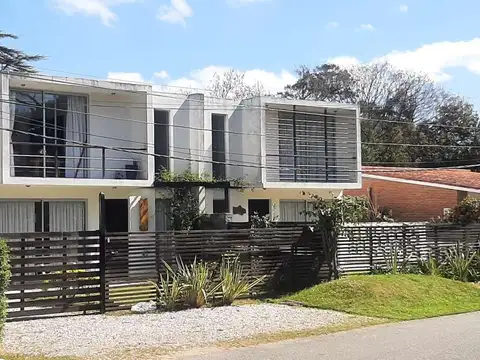 EXC CASA  PARADA 19 MANSA CERCA DE PLAYA  Y AREA COMERCIAL NUEVO SHOPPING ATLANTICO