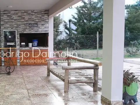 VENDO. Casa en Barrio Cerrado. Estancia grande.-