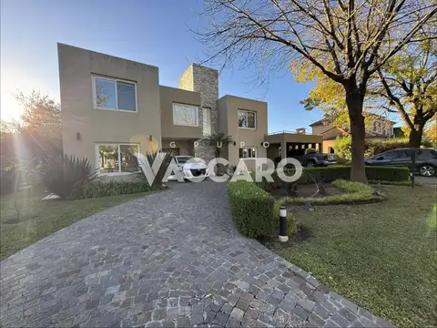Venta de Casa 5 Ambientes en Santa Ana, Moreno