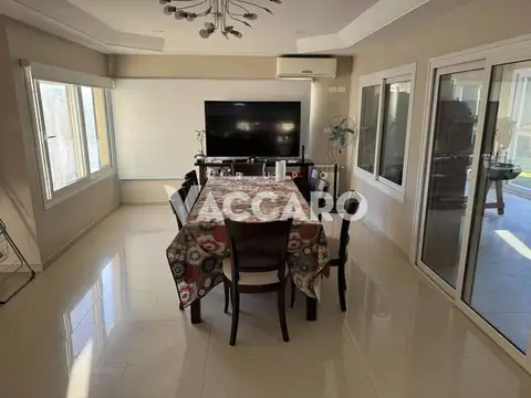 Casa en Venta con 4 cocheras