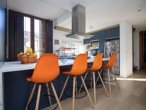VENTA DE CASA MAS APTO POCITOS RECICLADA