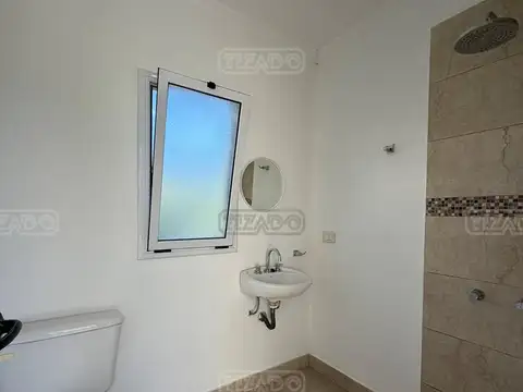 Casa en Alquiler con 2 cocheras