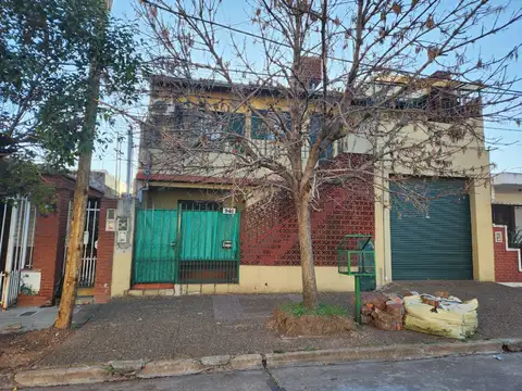 VENTA CASA PLANTA BAJA + DEPTO