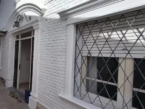 Casa 12 ambientes con 3 baños