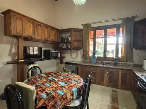 Casa 5 ambientes con 3 baños