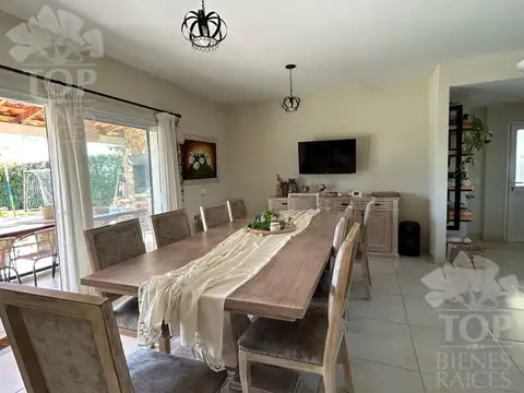 Casa en Venta con 2 cocheras