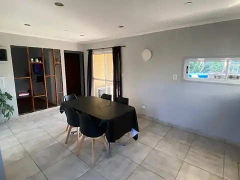 Casa en Alquiler con 1 cochera
