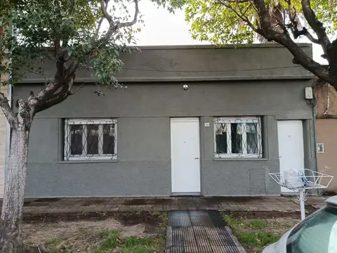 ALQUILA CASA 3 AMB CON PATIO, MONOAMB Y LAVADERO  ZONA SAN MARTIN