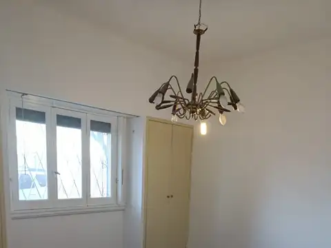 ALQUILA CASA 3 AMB CON PATIO, MONOAMB Y LAVADERO  ZONA SAN MARTIN
