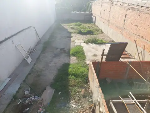 Av H Yrigoyen Nº13460 e/ Jorge