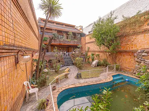 VENTA CASA 5 AMBIENTES PARQUE CHACABUCO PILETA